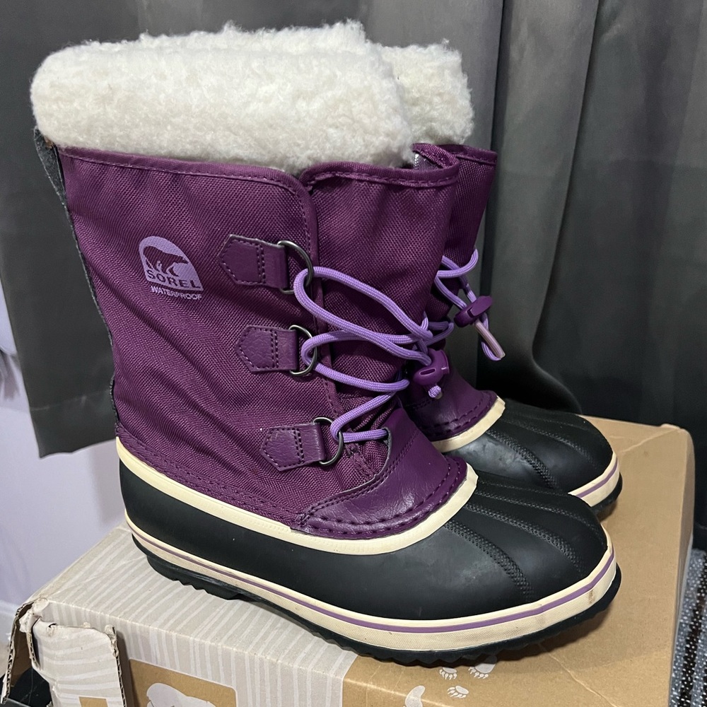 Sorel Purple Black Lace Up Waterproof Faux Fur Snow Boots size 7 Youth